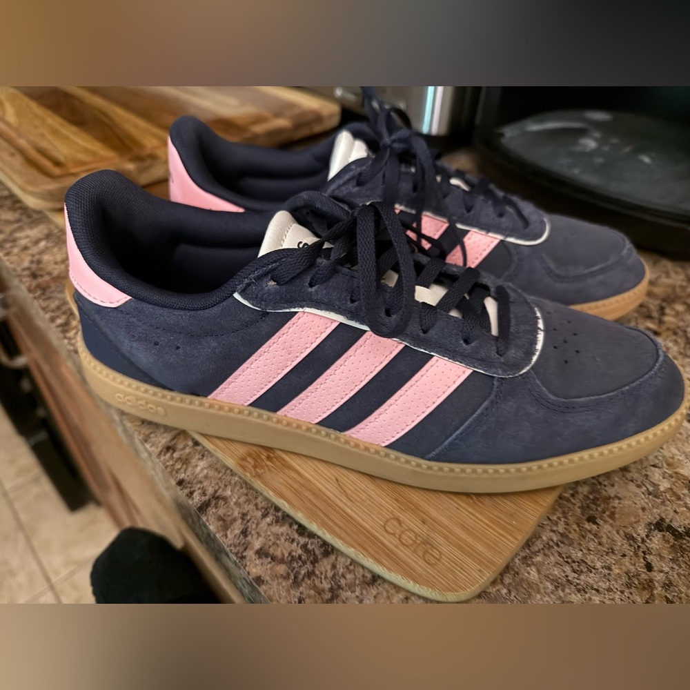 Women’s adidas Breaknet Suede shoes